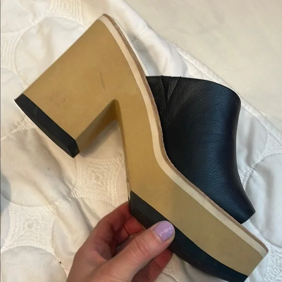 Dolce Vita Black Leather Platform Sandals - Picture 6 of 10